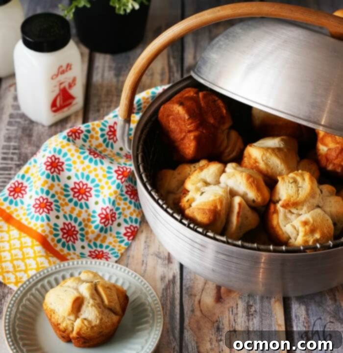 Super easy and delicious these pull apart garlic rolls have soft garlic buttery bite-sized pieces on the inside, surrounded by crisp edges on the outside. Bonus! They're ready in just 20 minutes! Recipe on www.accidentalhappybaker.com @AHBamy
